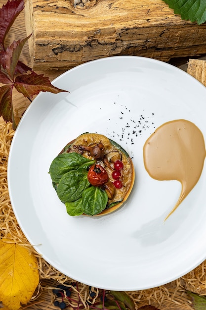 apetytna potrawa w neutralnym stylu